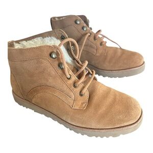 UGG Bethany Sheepskin
Leather Shearling Lined Chukka
Boots Chestnut Women Size 8